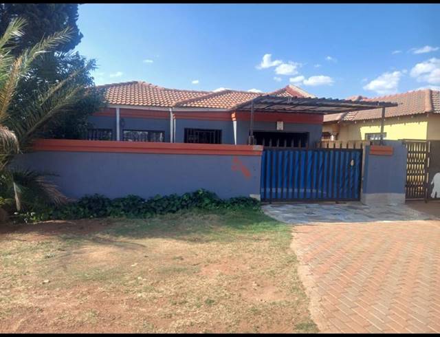 3 BEDROOM HOUSE FOR SALE IN SIMUNYE